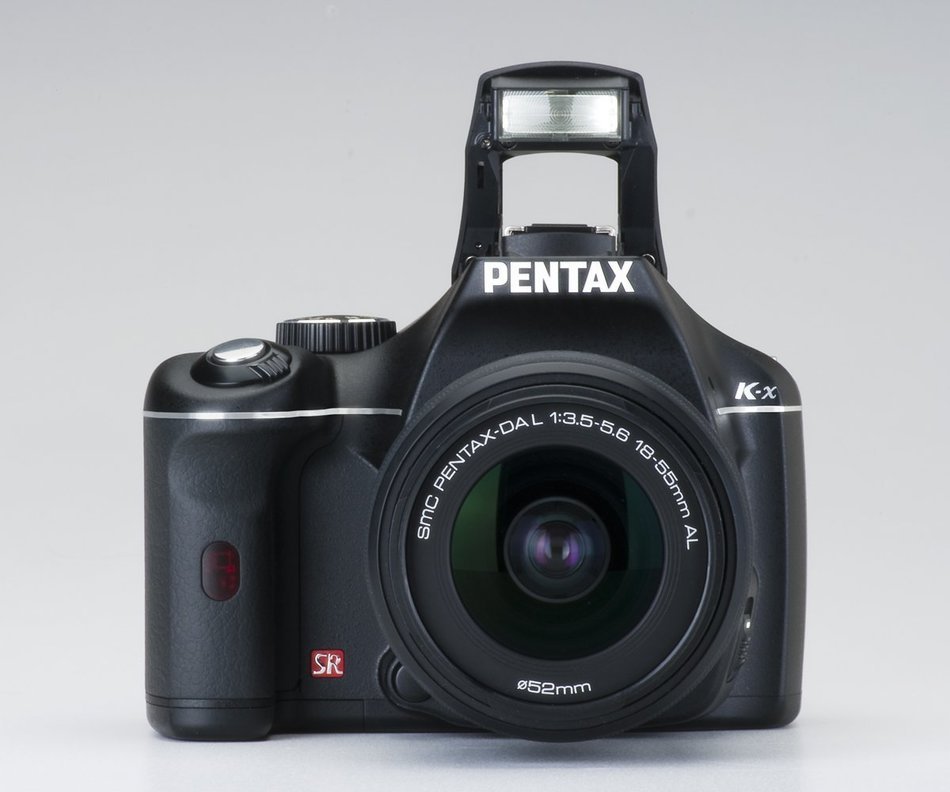 Pentax K-x Digital SLR with 2.7-inch LCD and 18-55mm f/3.5-5.6 AL Lens (Black) (Discontinued by Manufacturer) N8