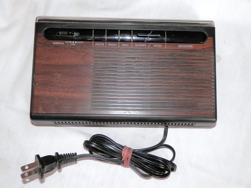 Emerson Vintage Radio Clock Model No RED5521A N3