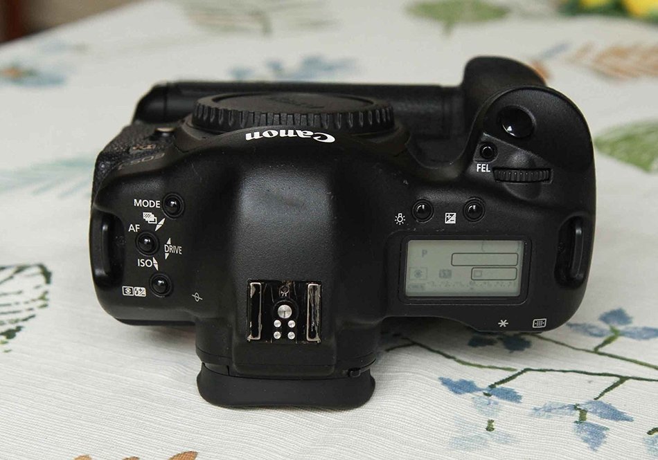 Canon EOS 1Ds Mark II 16.7MP Digital SLR Camera (Body Only) N7