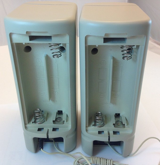 MULTI-MEDIA AMPLIFIED SPEAKERS FOR COMPUTER, PORTABLE FOR MP3 PLAYER/CELLPHONE CONNECTION N2