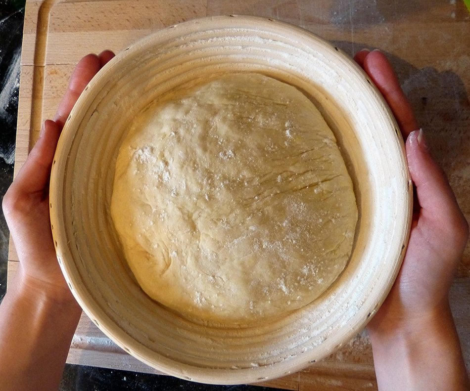 Banneton Proofing Basket Set (4 pieces) - Premium 8.5 Inch Round Bread Proofing Brotform, Dough Scraper, Linen... N4