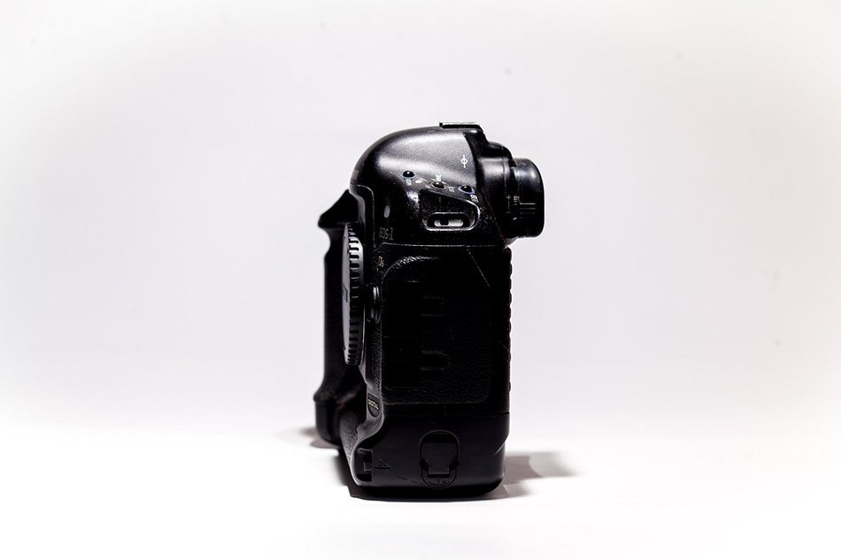 Canon EOS-1Ds 11.1MP Digital SLR Camera (Body Only) N8