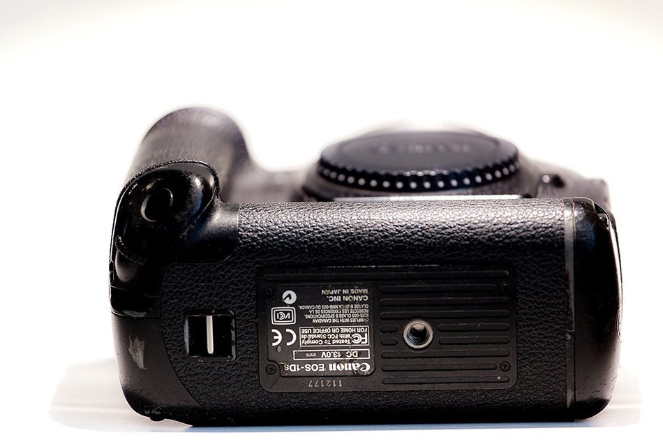 Canon EOS-1Ds 11.1MP Digital SLR Camera (Body Only) N9