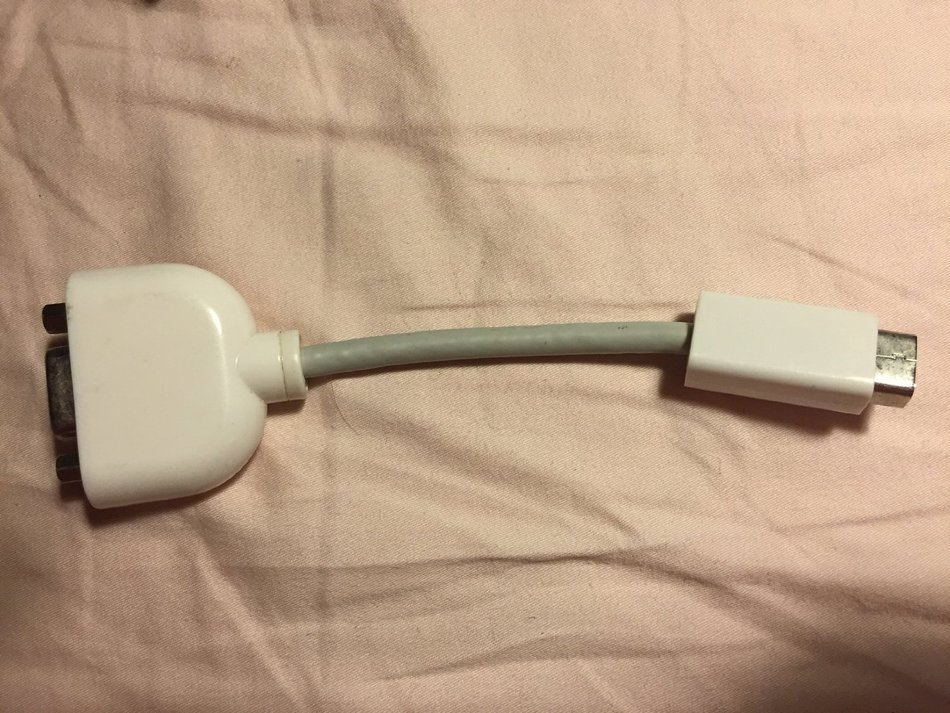 Apple Video Adapter mini-DVI (M) To VGA HD-15 M9320GA M9320G/A N4