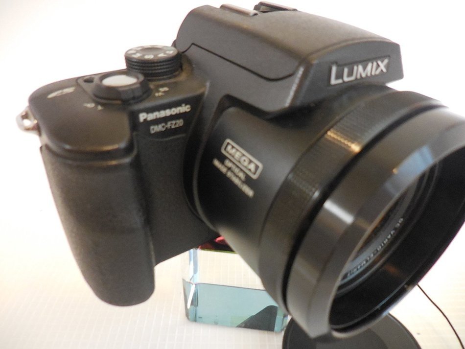 Panasonic LUMIX DMC-FZ20 5 Megapixel Digital Camera ( Silver ) N4
