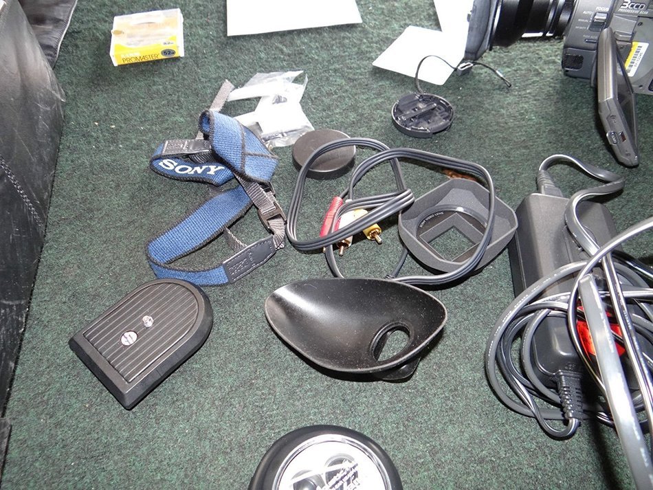 Sony Digital Camcorder Model DSR-PD100A DVCAM N7
