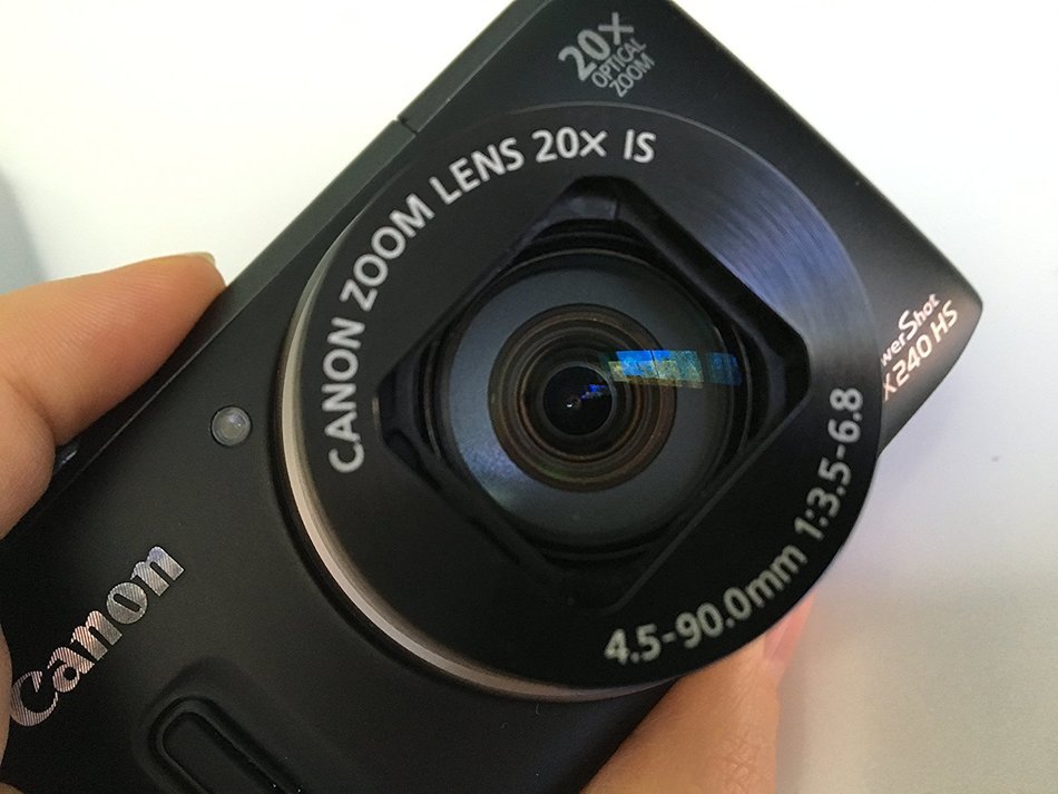 Canon Powershot SX240 HS Digital Camera - Silver (12.1 MP, 20x Optical Zoom) 3.2 Inch LCD N5