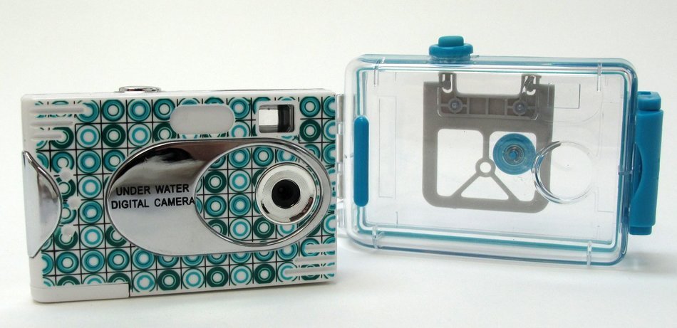 Aquashot Underwater Digital Camera, 26690-RITE - Color may Vary