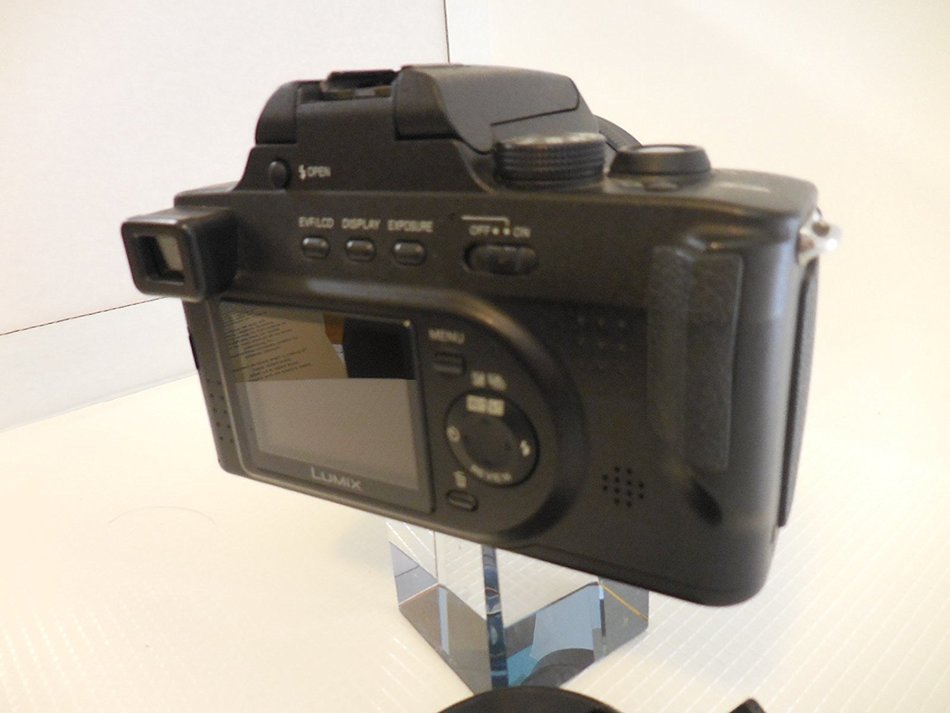 Panasonic LUMIX DMC-FZ20 5 Megapixel Digital Camera ( Silver ) N7