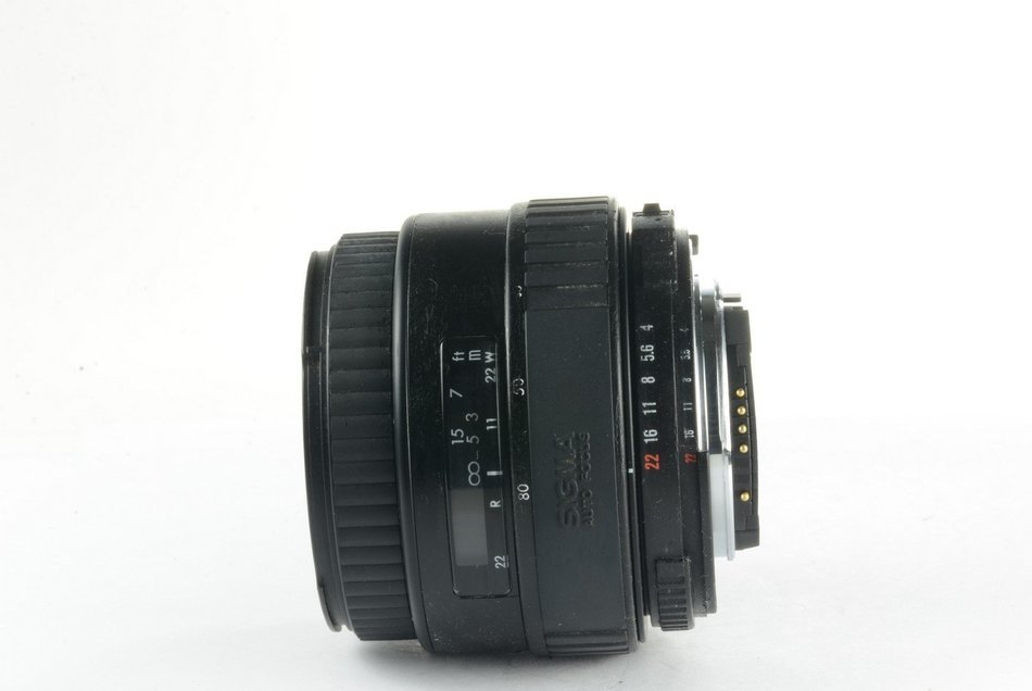 Sigma 35-80mm f/4-5.6 DL Manual focus Lens for Nikon SLR like F50, F55, N55, N65, D90, D80, D70, D60, D50, D40... N5
