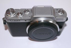 Panasonic Lumix DMC-GF7 Mirrorless Micro Four Thirds Digital Camera (Black Body Only) - International Version... N4