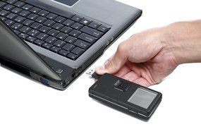 Creative Labs Vado HD 720p Pocket Video Camcorder with 8 GB Video Storage and 2x Digital Zoom (Black) OLD MODEL N3