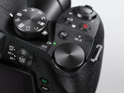 Panasonic LUMIX DMC-FZ300K 12.1 Megapixel, 1/2.3-inch Sensor, 4K Video, Splash &amp; Dustproof Body, Leica DC Lens... N10