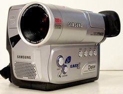 Samsung SCW71 Hi8 Camcorder with 22x Optical Zoom and Black/White Viewfinder (Discontinued by Manufacturer) N6