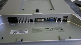 DELL 1908FPt LCD Monitor