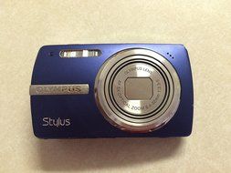 Olympus Stylus 820 8MP Digital Camera with 5x Optical Zoom (Blue) N16