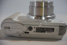 SONY Cyber-shot HX10V (18.2MP/x16 Optical zoom) White - International Version (No Warranty) N5