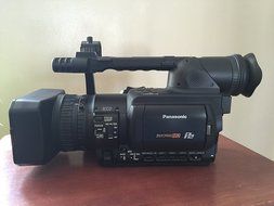 Panasonic Pro AG-HVX205A / HVX200A 3CCD P2/DVCPRO 1080i High Definition Camcorder with 13x Optical Zoom - International... N3