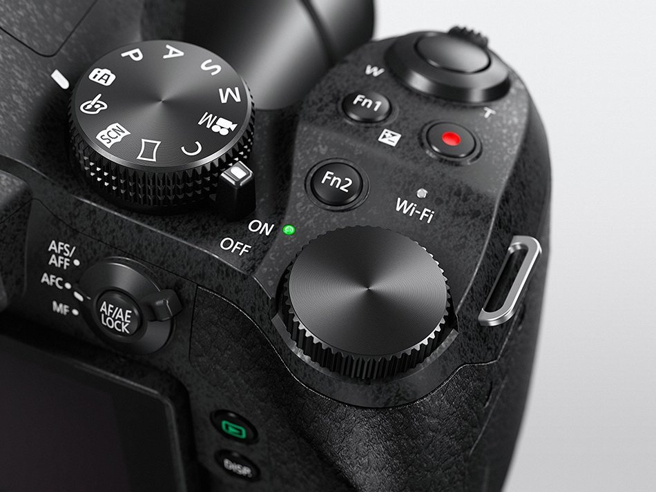 Panasonic LUMIX DMC-FZ300K 12.1 Megapixel, 1/2.3-inch Sensor, 4K Video, Splash & Dustproof Body, Leica DC Lens... N10