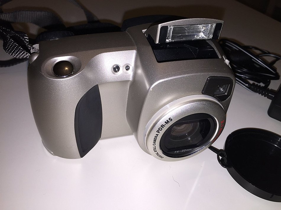 Toshiba PDR-M5 2MP Digital Camera w/ 3x Optical Zoom N4