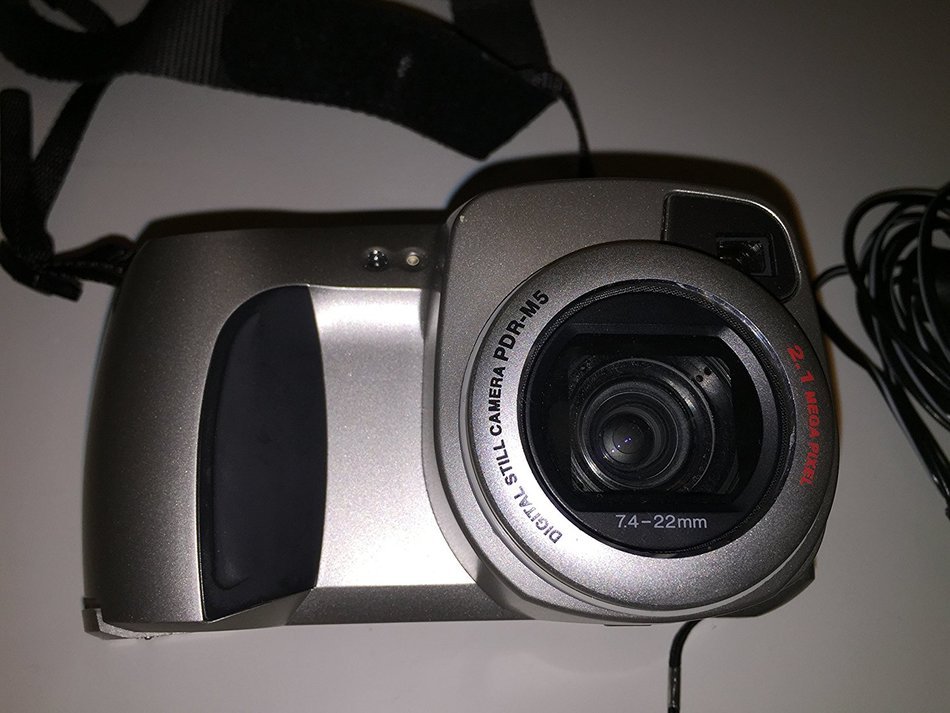 Toshiba PDR-M5 2MP Digital Camera w/ 3x Optical Zoom N7
