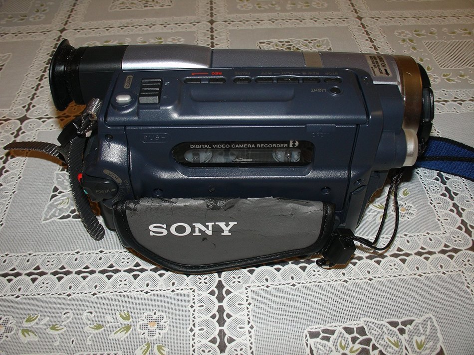Sony HandyCam Digital 8 Camcorder DCR TRV140 TRANSFER 8mm Tape To door-won-t-latch-3-easy-fixes-youtube