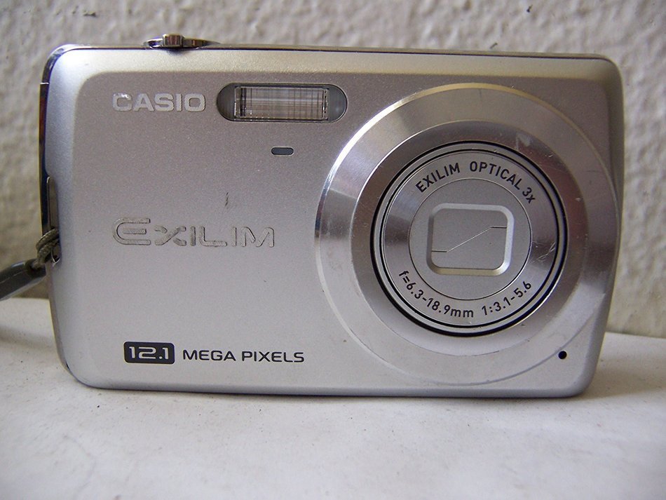 Casio EXILIM ZOOM EX-Z35 12.1 MP Digital Camera Silver N2