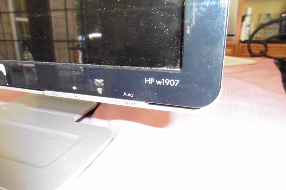 HP Hewlett Packard 19" LCD color monitor model w1907 built in speakers WORKING
