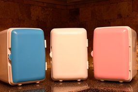 Uber Appliance UB-KH1 Uber Kuhl Electric Personal and Portable 4 Liter/6 can Mini fridge cooler and warmer AC/... N6