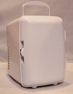 Uber Appliance UB-KH1 Uber Kuhl Electric Personal and Portable 4 Liter/6 can Mini fridge cooler and warmer AC/... N9