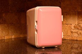 Uber Appliance UB-KH1 Uber Kuhl Electric Personal and Portable 4 Liter/6 can Mini fridge cooler and warmer AC/... N11
