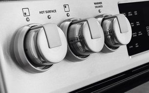 Electrolux EI30EF45QSIQ-Touch 30" Stainless Steel Electric Slide-In Smoothtop Range - Convection N5