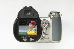 Konica Minolta Dimage Z6 6MP Digital Camera with 12x Anti-Shake Zoom N2