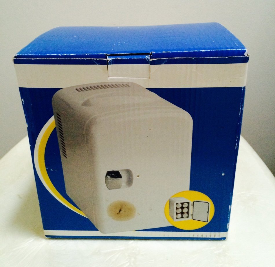 Mini Car Fridge / Warmer 12v .14 Cu Ft - 4 Liter Holds 6 Cans N2