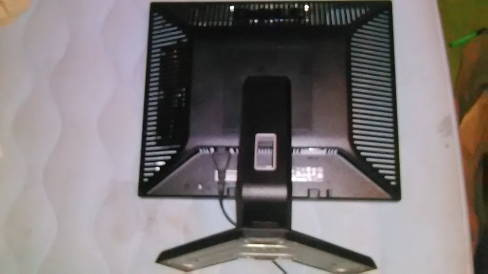 Dell E178FPV Flat Panel Monitor-1280x1024 Black and Silver-E178FPV N5