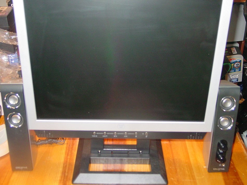 17" Westinghouse LCM-17v8 DVI LCD Monitor w/Speakers