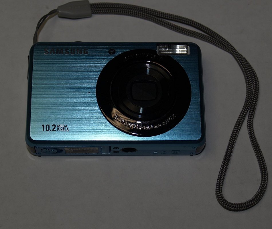 Samsung SL202 10MP Digital Camera with 3x Optical Zoom and 2.7 inch LCD