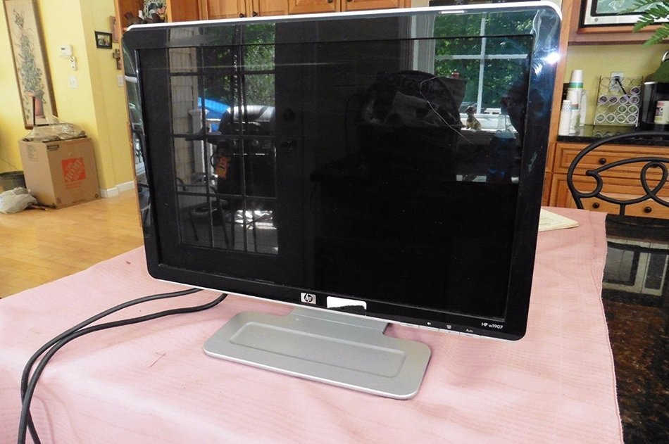 HP Hewlett Packard 19" LCD color monitor model w1907 built in speakers WORKING N6