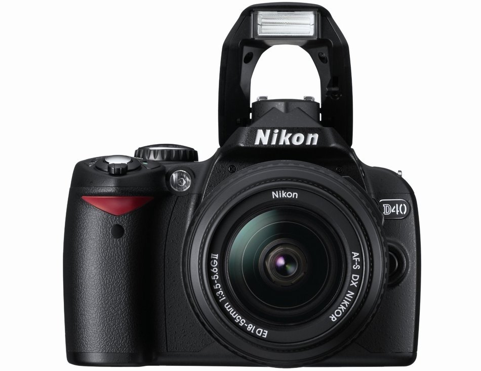 Nikon D40 6.1MP Digital SLR Camera Kit with 18-55mm f/3.5-5.6G ED II Auto Focus-S DX Zoom-Nikkor Lens N4