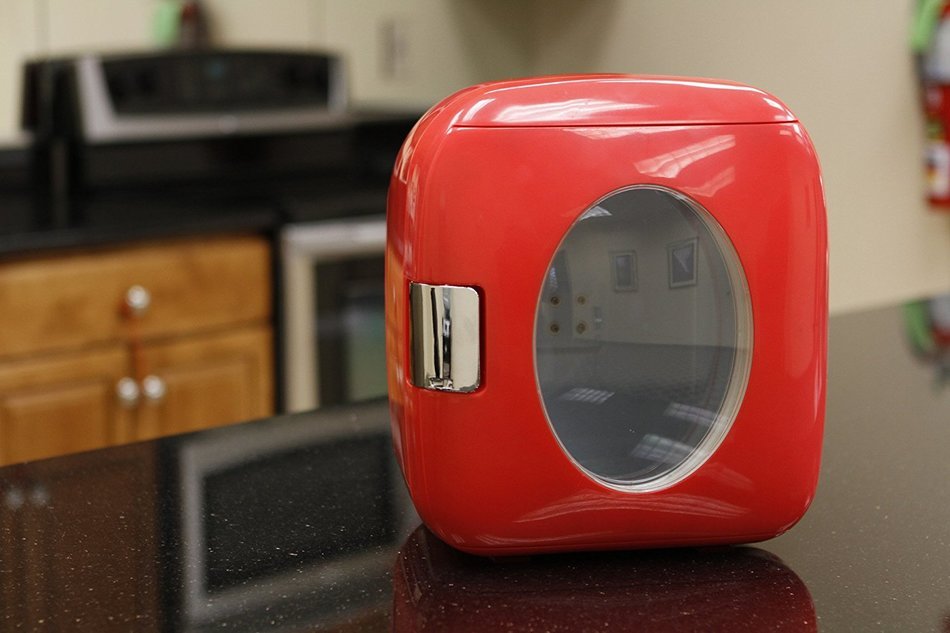 Vivitar 82123-RED-AMX 12 Can Mini Hot & Cold Refrigerator N4
