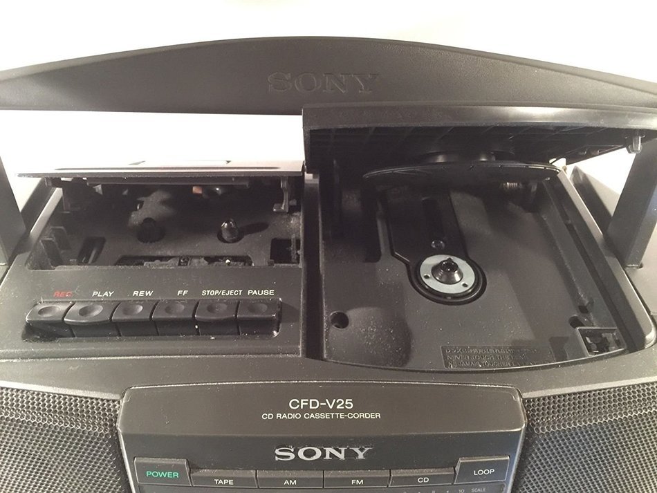 Sony CD Radio Cassette Recorder Mega Bass Model CFD-V25 With Remote N2
