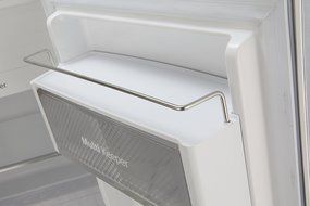 Daewoo Retro Compact Refrigerator 4.4 Cu Ft, Piano Black N3