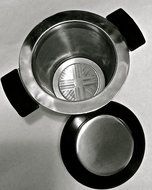 Wing-Tipped Stainless Steel Tea Strainer with Cover N4