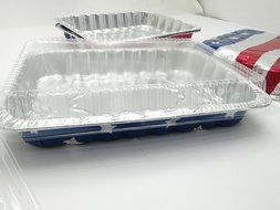 Disposable/ Reusable 13 x 9 x 2&quot; American Flag Cake Pans w/ Clear Dome Lids #1776 (25) N3