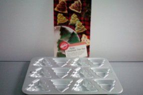 Wilton Petite Christmas Tree Pan (12 molds)