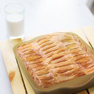 Yilove Square Cake Pan, Non-stick Silicone Baking Mold, 9 inch N10