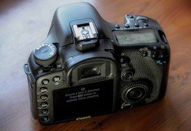 Canon EOS 7D 18 MP CMOS Digital SLR Camera with 3-inch LCD N2