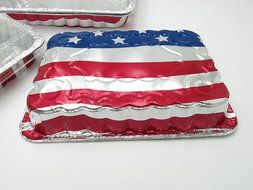 Disposable/ Reusable 13 x 9 x 2&quot; American Flag Cake Pans w/ Clear Dome Lids #1776 (25) N4