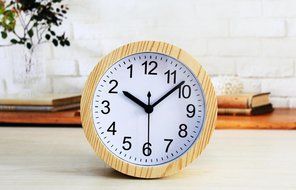 Simple Creative Time Return Style Arabic Numbers Desk Clock Table Clock Alarm Clock N2
