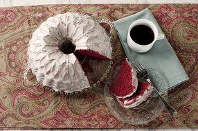 Set of 2 Nordic Ware Cake Elegant Party and Stained Glass Bundt Pans N2